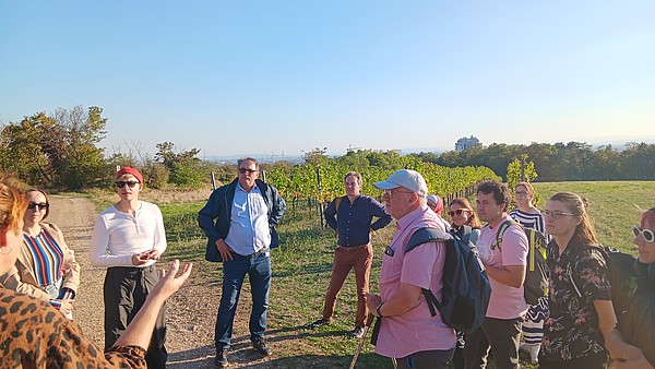 Teilnehmende, Panorama im Hintergrund